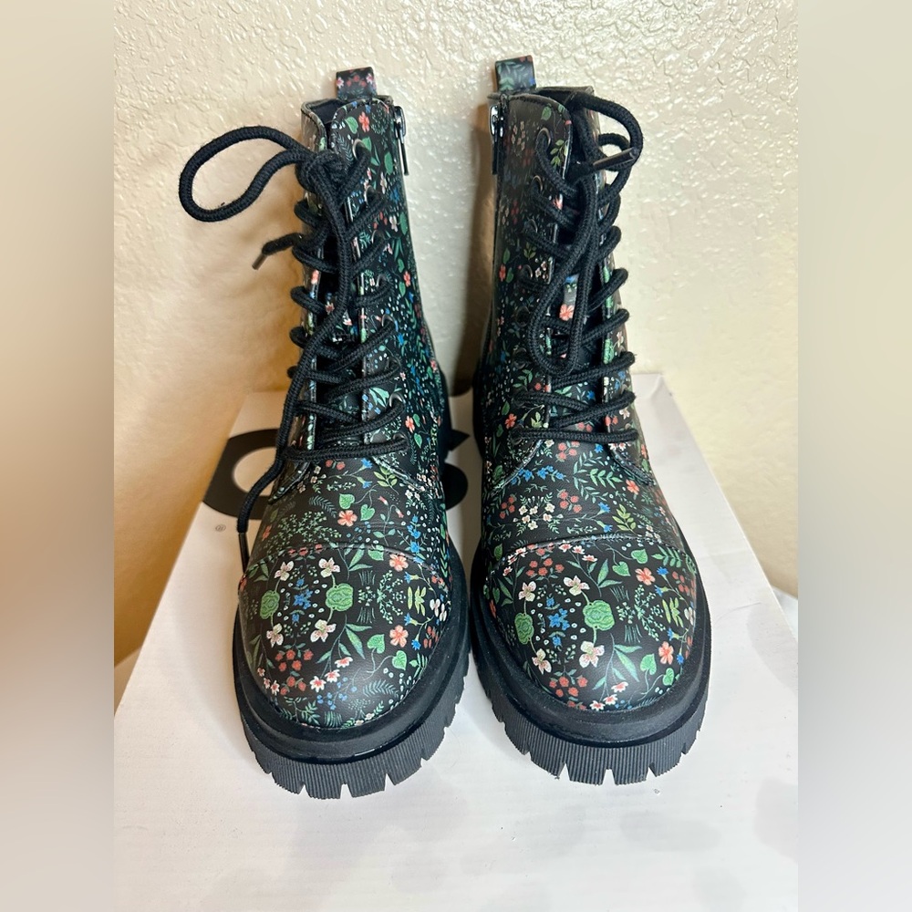 Sonoma Goods for Life Women's Boots Style JUPITER Size 6.5